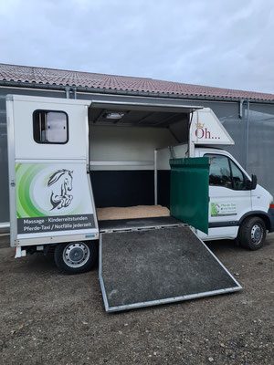 Pferdetransporter von Pferdetaxi Fricktal